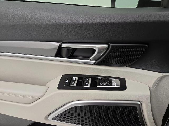 Photo of 2024 White Kia Telluride