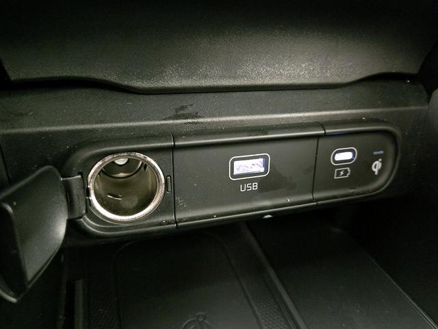 Photo of 2024 White Kia Telluride