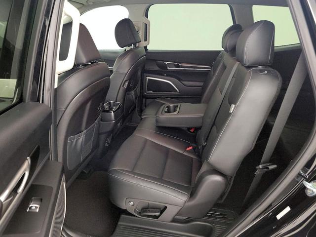 Photo of 2023 Black Kia Telluride