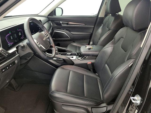 Photo of 2023 Black Kia Telluride