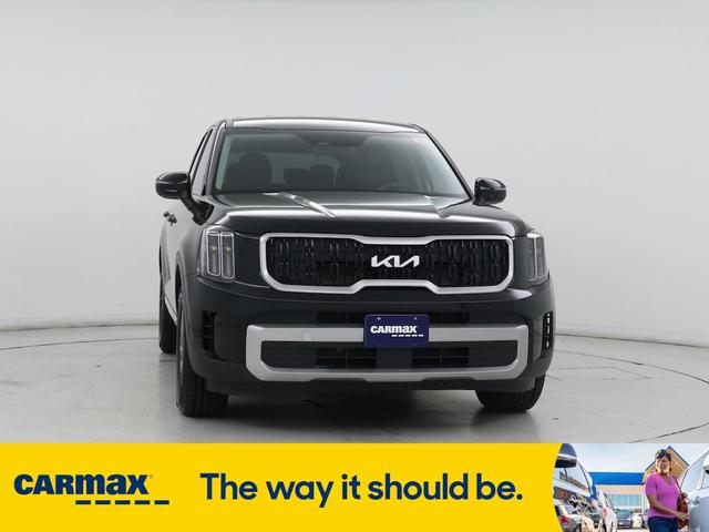 Photo of 2023 Black Kia Telluride