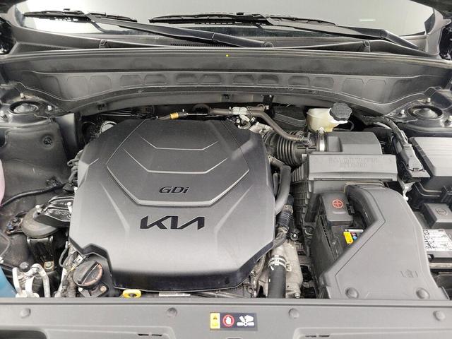 Photo of 2023 Black Kia Telluride
