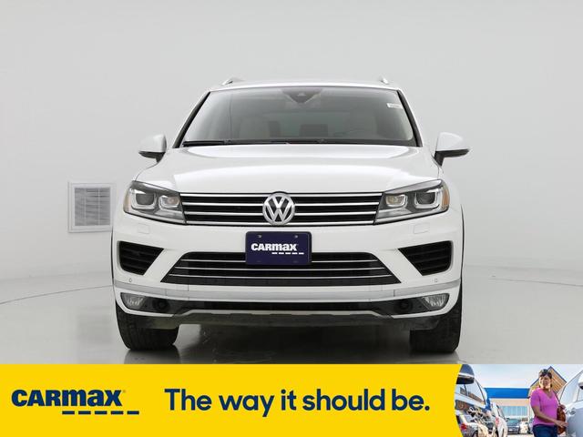 Photo of 2016 White Volkswagen Touareg