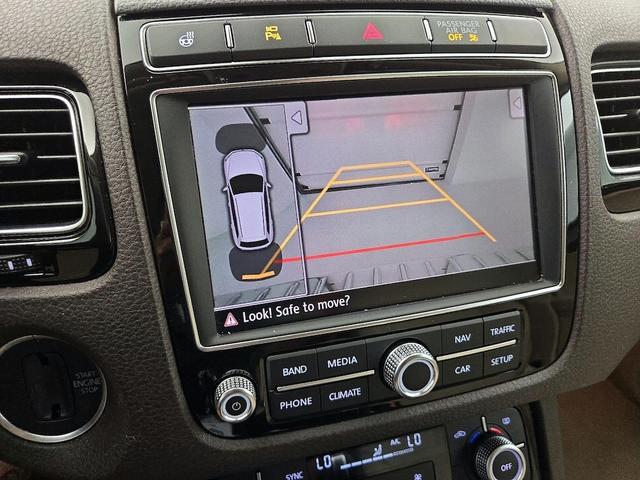 Photo of 2016 White Volkswagen Touareg