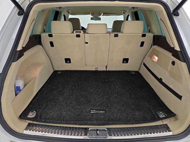 Photo of 2016 White Volkswagen Touareg
