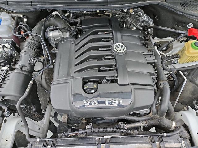 Photo of 2016 White Volkswagen Touareg