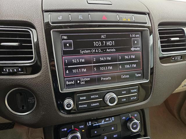 Photo of 2016 White Volkswagen Touareg