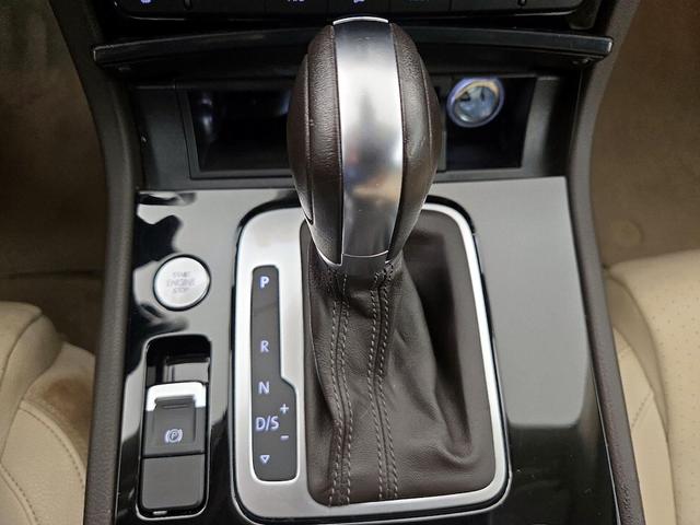Photo of 2016 White Volkswagen Touareg