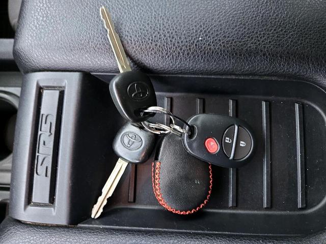 Photo of 2017 Gray Toyota Tundra