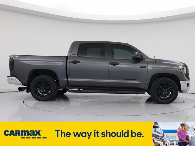 Photo of 2017 Gray Toyota Tundra