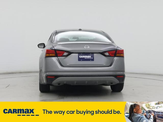 Photo of 2019 Gray Nissan Altima