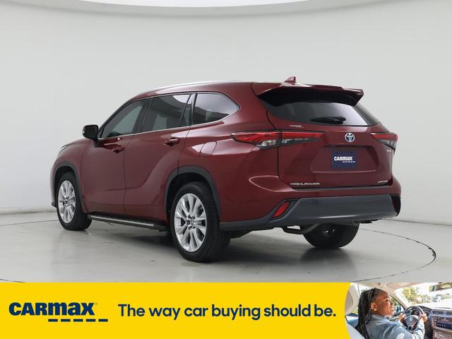 Photo of 2022 Red Toyota Highlander Hybrid