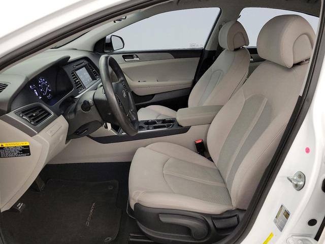 Photo of 2016 White Hyundai SONATA