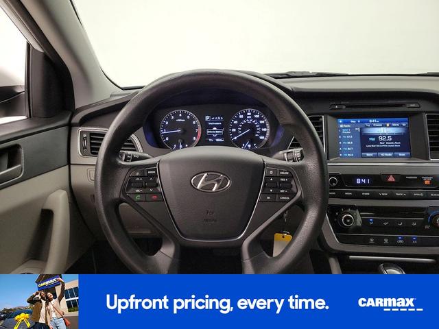 Photo of 2016 White Hyundai SONATA