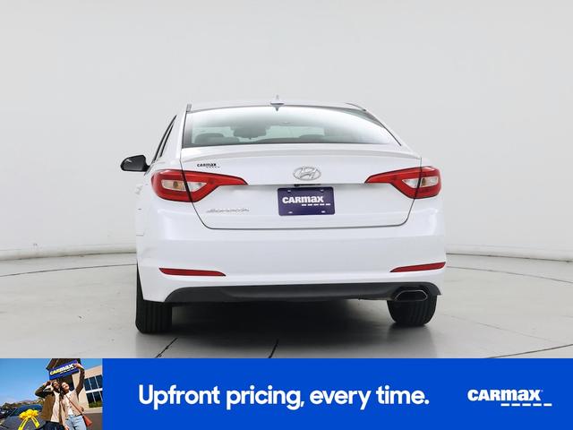 Photo of 2016 White Hyundai SONATA