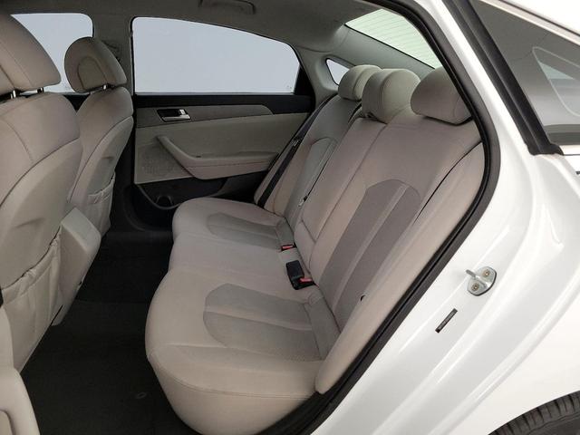 Photo of 2016 White Hyundai SONATA