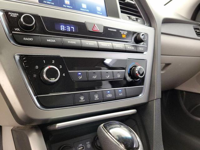 Photo of 2016 White Hyundai SONATA