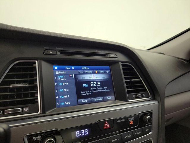 Photo of 2016 White Hyundai SONATA