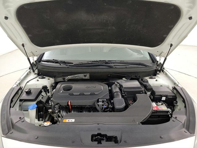 Photo of 2016 White Hyundai SONATA