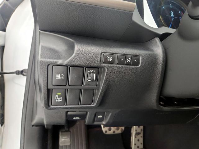 Photo of 2018 White Lexus IS 300