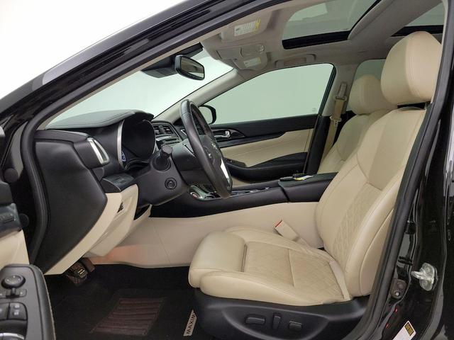 Photo of 2021 Black Nissan Maxima