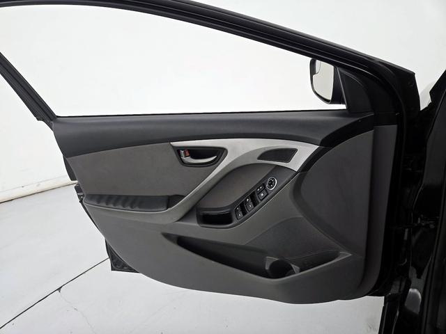 Photo of 2015 Black Hyundai ELANTRA