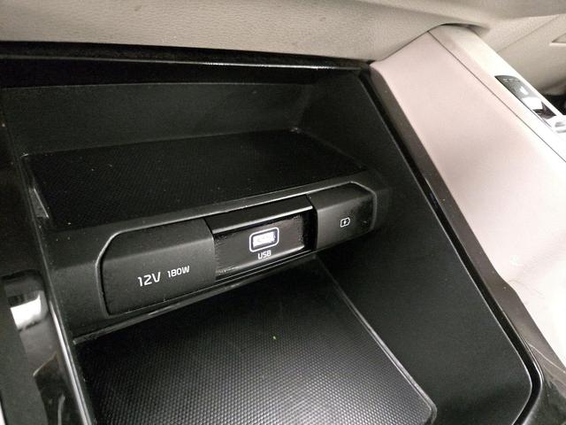 Photo of 2020 White Kia Telluride