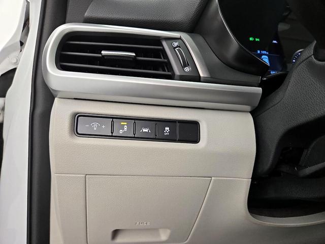 Photo of 2020 White Kia Telluride