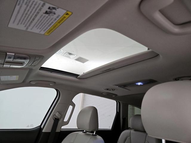 Photo of 2020 White Kia Telluride