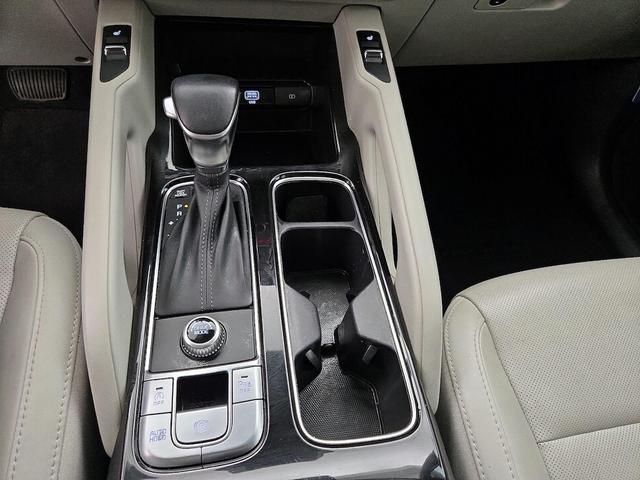 Photo of 2020 White Kia Telluride