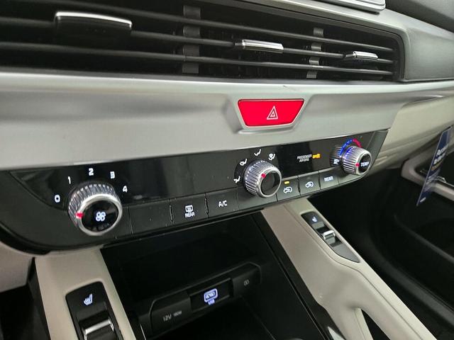 Photo of 2020 White Kia Telluride