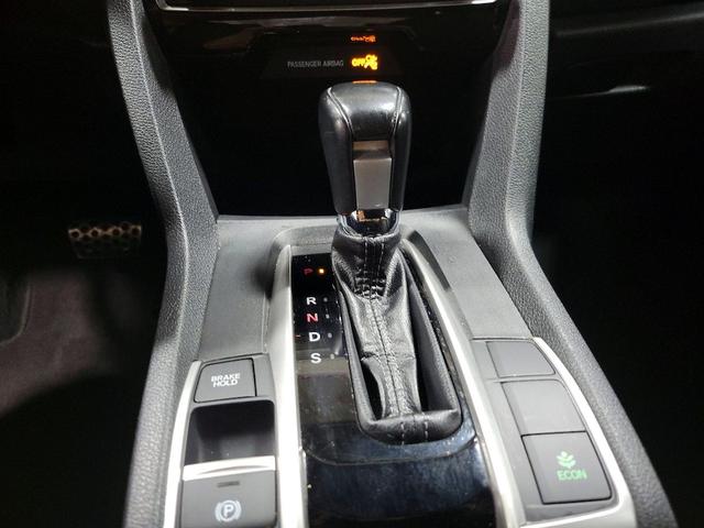 Photo of 2019 White Honda Civic