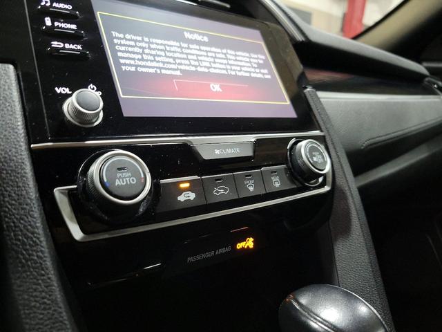 Photo of 2019 White Honda Civic