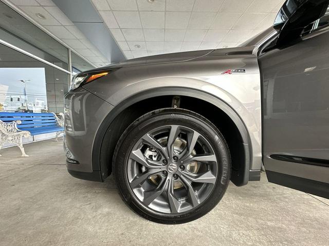 Photo of 2022 Gray Acura MDX