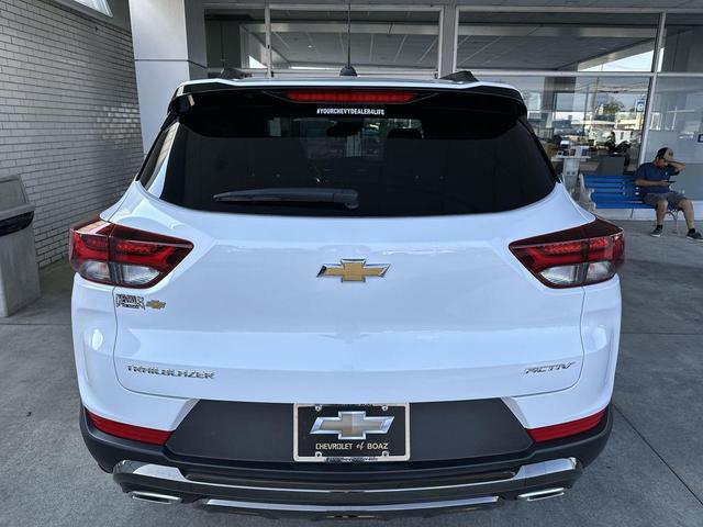 Photo of 2023 Summit White Chevrolet Trailblazer
