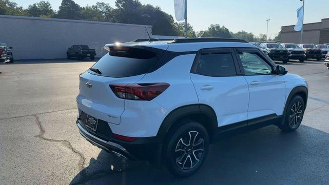 Photo of 2023 Summit White Chevrolet Trailblazer