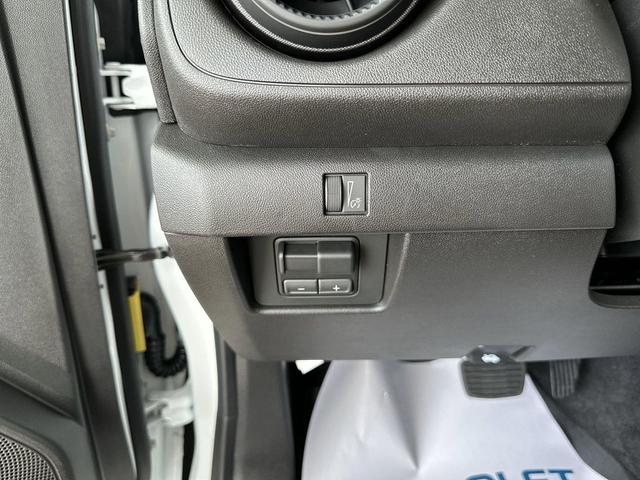 Photo of 2026 White Chevrolet Colorado