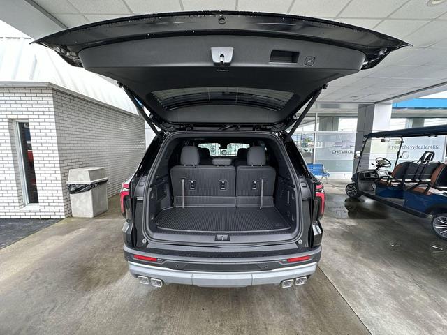 Photo of 2026 Black Chevrolet Traverse