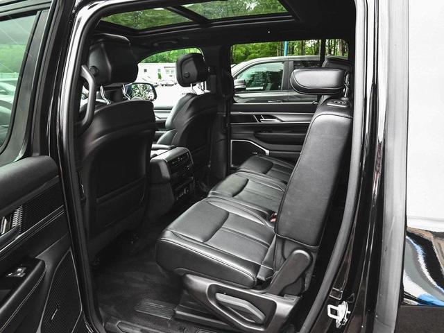 Photo of 2024 Diamond Black Jeep Wagoneer