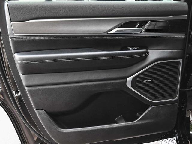 Photo of 2024 Diamond Black Jeep Wagoneer