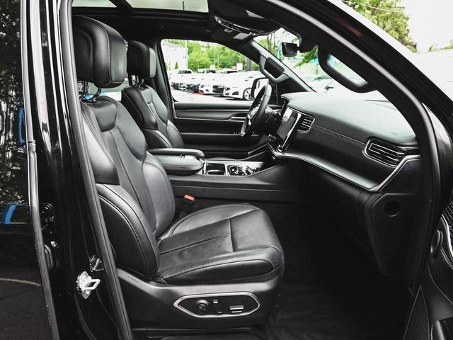 Photo of 2024 Diamond Black Jeep Wagoneer