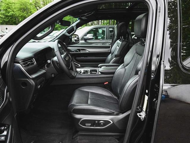 Photo of 2024 Diamond Black Jeep Wagoneer
