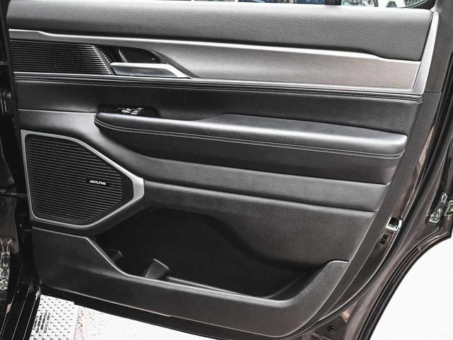 Photo of 2024 Diamond Black Jeep Wagoneer