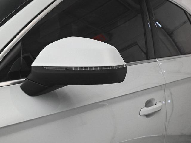 Photo of 2023 Glacier White Metallic Audi Q5