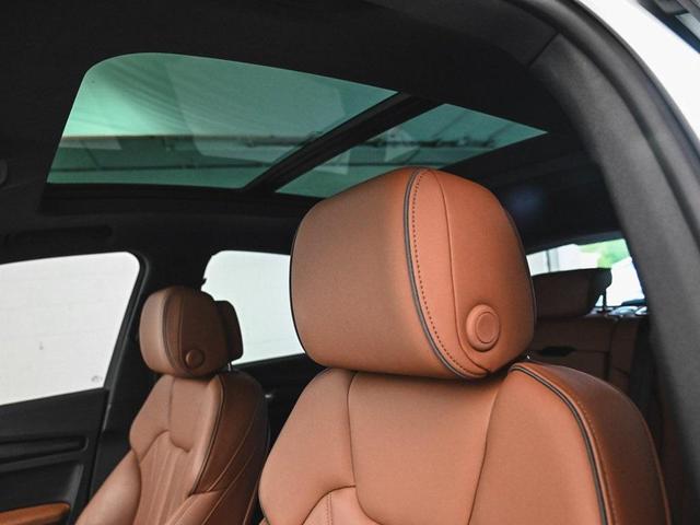 Photo of 2023 Glacier White Metallic Audi Q5