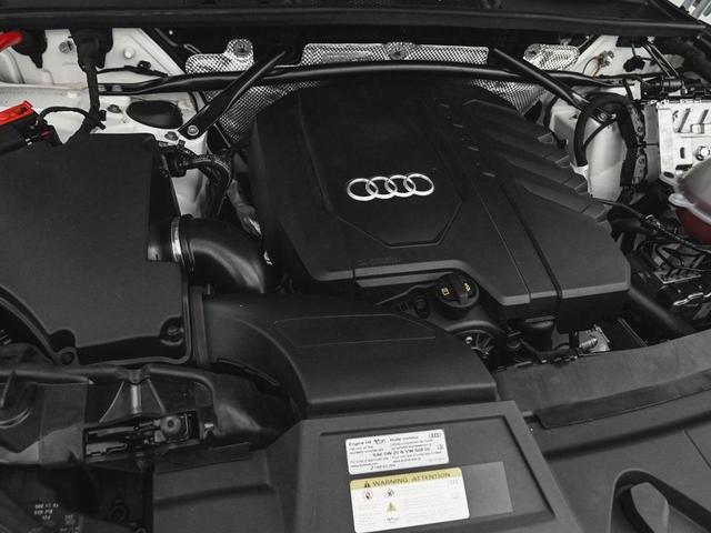 Photo of 2023 Glacier White Metallic Audi Q5