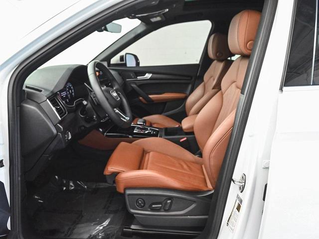 Photo of 2023 Glacier White Metallic Audi Q5