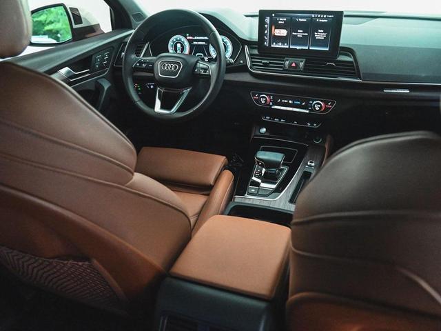 Photo of 2023 Glacier White Metallic Audi Q5
