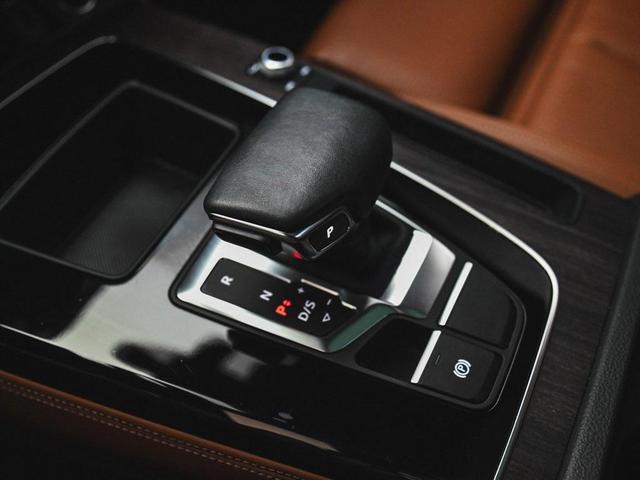 Photo of 2023 Glacier White Metallic Audi Q5