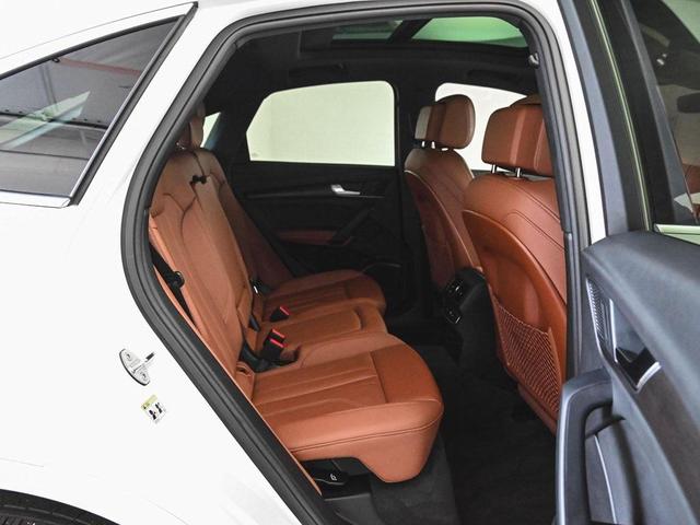 Photo of 2023 Glacier White Metallic Audi Q5